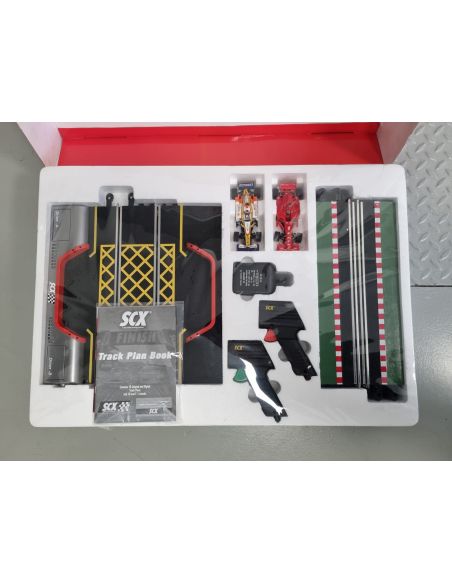 SCX 81030 Circuito C3 F1 Ferrari V Renault con Pit Stop 1:32 scatola rovinata