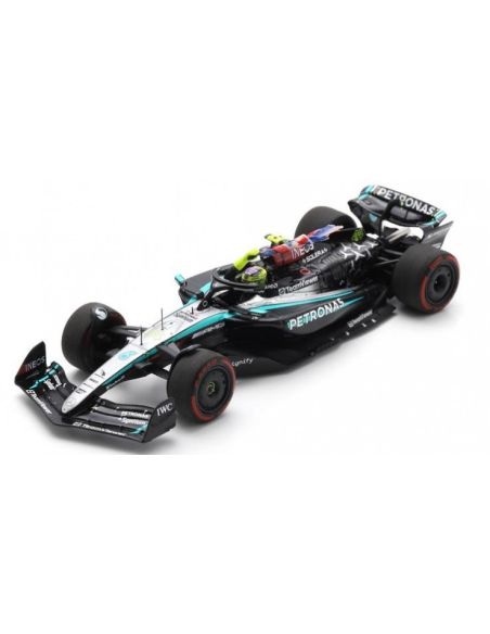 SPARK MODEL S9533 MERCEDES W15 N.44 WINNER BRITAIN GP 2024 LEWIS HAMILTON W/FLAG 1:43 Modellino