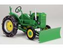 SpecCast SPEC229 JOHN DEERE W/SNOWBLADE AND CHAINS 1:16 Modellino