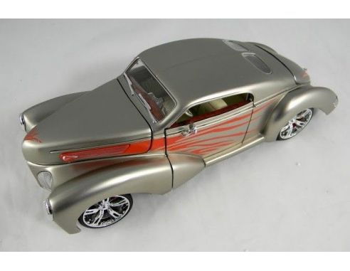 Tin's Manufactured 76702 FORD INCOLN CUSTOM ZEPHYR SILVER + Modellino