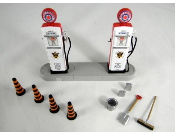 Tin's Manufactured 90034 GAS PUMP ISLAND SET 1950 WHITE 1/24+ Modellino