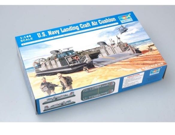 TRUMPETER 00107 USMC LANDING CRAFT AIR CUSHION Modellino