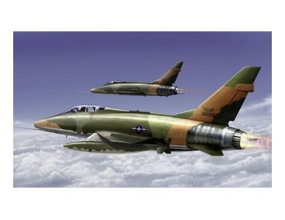 Trumpeter TP1650 F 100 SUPER SABRE KIT 1:72 Modellino