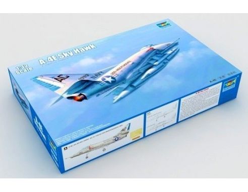 TRUMPETER 02266 4E SKY HAWK Modellino