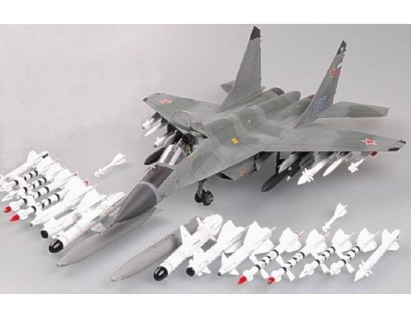 TRUMPETER 03301 RUSSIAN AIRCRAFT WEAPON Modellino