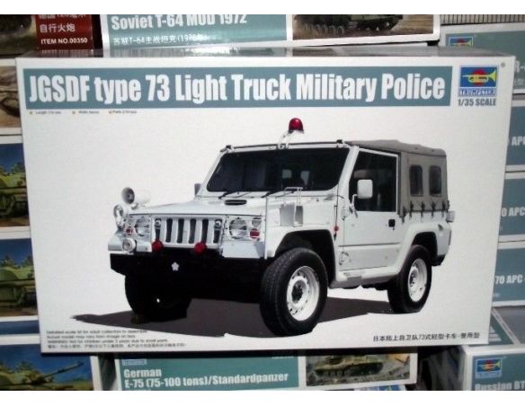 TRUMPETER 05518 JGSDF TYPE 73 LIGHT TANK POLICE Modellino