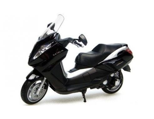 Universal Hobby 1962 PEUGEOT SATELIS 125 MOTOR COMPRESSOR Modellino