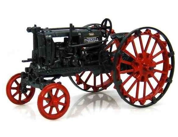 Universal Hobby 6087 MC CORMICK DEERING FARMALL F12 Automezzo
