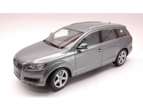 Welly WE3687 AUDI Q 7 2006 SILVER 1:18 Modellino