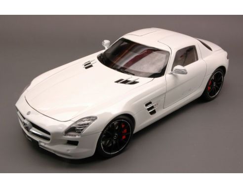 Welly WE4564 MERCEDES SLS AMG (C197) 2010 WHITE 1:18 Auto Stradali