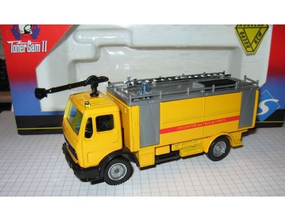 Solido 3131 MERCEDES LANCE MOUSSE POMPIERS 1/50 Modellino