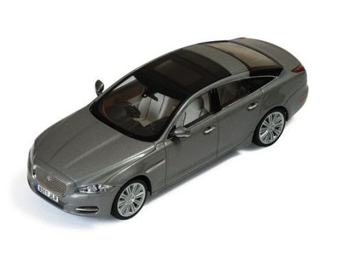 Ixo model MOC149 JAGUAR XJ 2011 SILVERGUN 1:43 Auto Stradali