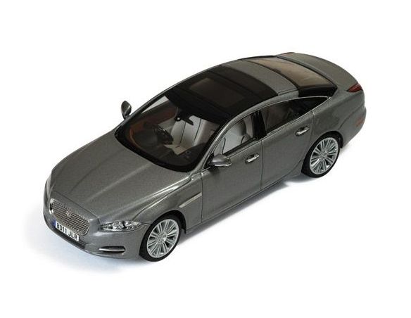 Ixo model MOC149 JAGUAR XJ 2011 SILVERGUN 1:43 Auto Stradali