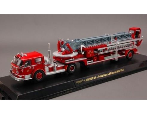 Code3 COD13049 AMERICAN LAFRANCE 900 TDA FDNY LADDER 26 1:64 Modellino