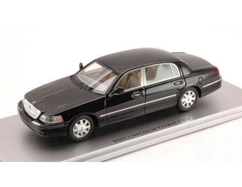 luxury-lx10137-lincoln-town-