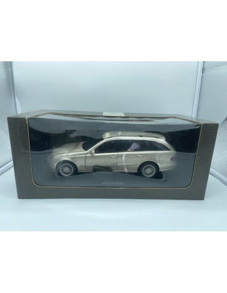 MERCEDES BENZ E-KLASSE T-MODELL CLASS 1:18 Modellino