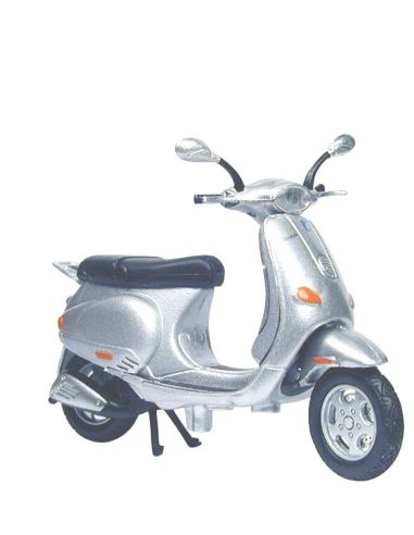 Maisto 31540 NUOVA VESPA ET2 2003 SILVER 1:18 Modellino