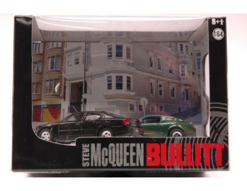 Greenlight GREEN56050 MUSTANG GT BULLIT 2008 & DODGE CHARGER SRT8 2008 DIORAMA 1:64 Modellino