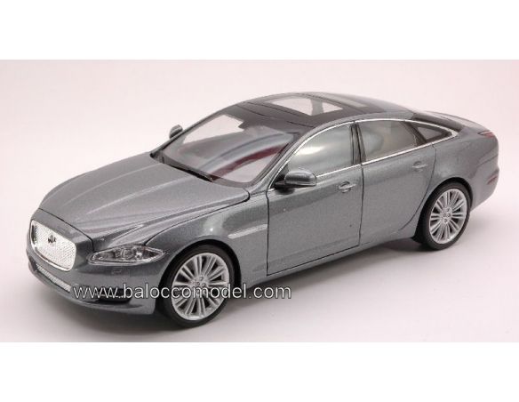 Welly WE2442 JAGUAR XJ 2010 SILVER 1:24 Auto Stradali