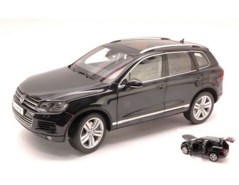 Kyosho KY8821DBK VW TOUAREG 2010 DEEP BLACK 1:18 Auto Stradali