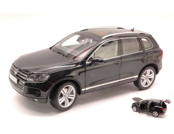 Kyosho KY8821DBK VW TOUAREG 2010 DEEP BLACK 1:18 Auto Stradali