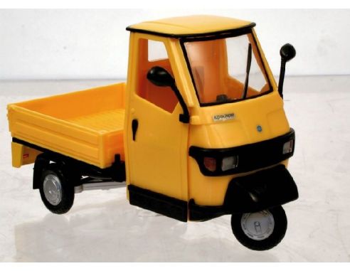 Italeri IT69003 APE 50 PIANALE PLASTICA YELLOW 1:12 Modellino