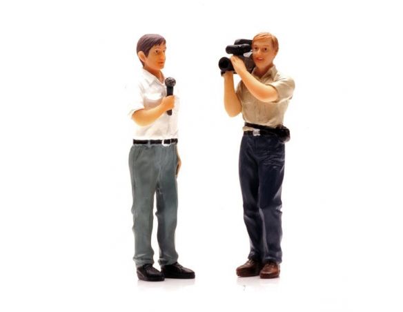 True Scale Miniatures TSM13AC13 REPORTER & CAMERAMAN Pz.2 1:18 Figurini