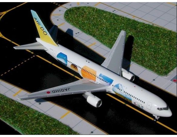 Schuco 3557437 BOEING 767-300 AIR DO HOKKAIDO 1/400 Modellino