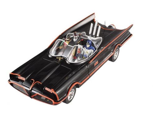 Hot Wheels HWBCJ95 BATMOBILE 1966 W/BATMAN & ROBIN 1:18 Movie