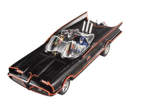 Hot Wheels HWBCJ95 BATMOBILE 1966 W/BATMAN & ROBIN 1:18 Movie