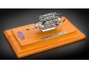 CMC CMC110 MASERATI 300S 1956 ENGINE WITH SHOWCASE 1:18 Modellino