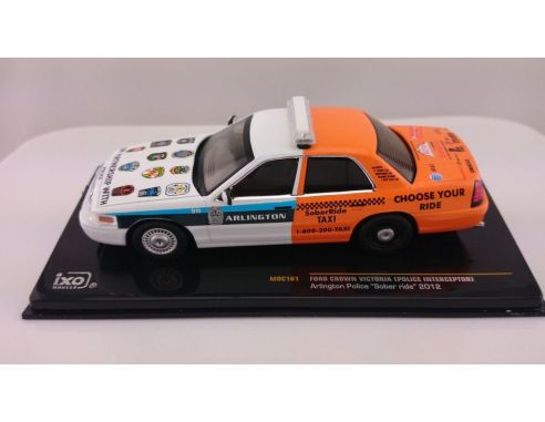 Ixo model MOC161 FORD CROWN VICTORIA (POLICE INTERCEPTOR) ARLINGTON POLICE 2012 1:43 Modellino
