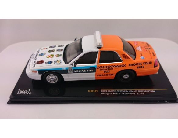 Ixo model MOC161 FORD CROWN VICTORIA (POLICE INTERCEPTOR) ARLINGTON POLICE 2012 1:43 Modellino