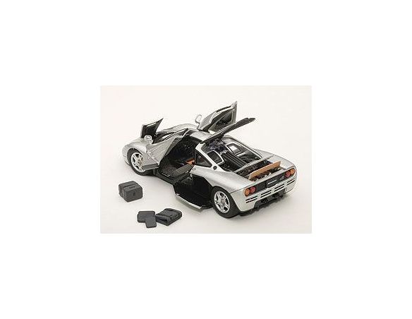 Auto Art / Gateway AA56001 MC LAREN F1 ED.NUMERATA FULL OPENINGS ARGENTO 1:43 Modellino