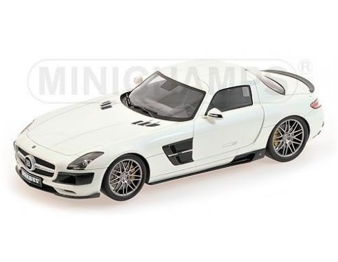Minichamps PM107032020 BRABUS SLS AMG 700 BITURBO COUPE' 2013 PEARL WHITE 1:18 Modellino