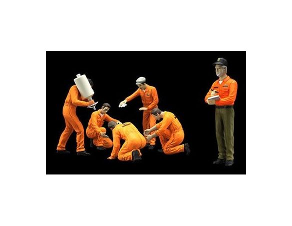 True Scale Miniatures TSM11AC01 PIT CREW FIGURINES TEAM JAGERMEISTER SET OF 6 1:18 Modellino