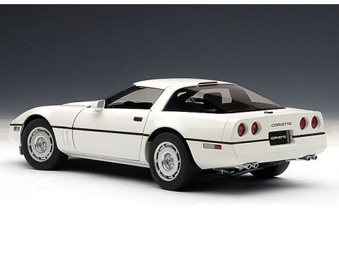 Auto Art / Gateway AA71243 CHEVROLET CORVETTE 1986 WHITE 1:18 Modellino