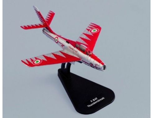 Italeri IT48110 F-84F AERONAUTICA MILITARE THUNDERSTREAK DIAVOLI ROSSI 1/100 Aereo Modellino
