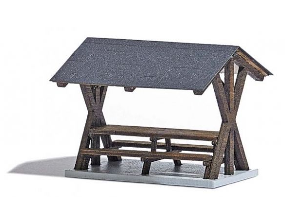 BUSCH 1563 TETTOIA PICNIC CON PANCHINE HO Modellino