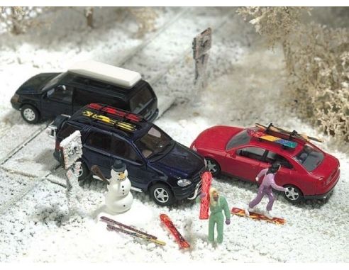 BUSCH 6004 WINTER SET SCI E ACCESSORI (NO AUTOMEZZI) HO Modellino