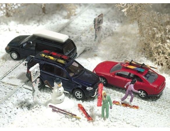 BUSCH 6004 WINTER SET SCI E ACCESSORI (NO AUTOMEZZI) HO Modellino