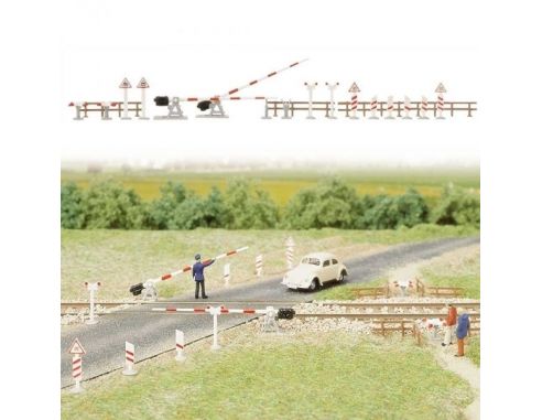 BUSCH 6020 PASSAGGIO A LIVELLO + SEGNALI  HO Modellino