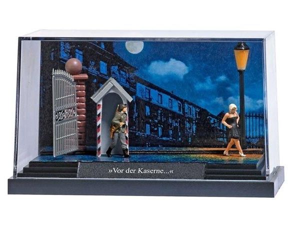 BUSCH 7645 DIORAMA GUARDIA & LUCCIOLA HO Modellino
