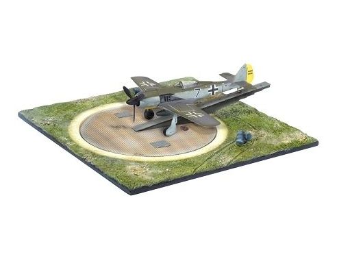 DRAGON WARBIRDS 50303 FW 190 A-3 BLACK 7 STEFFELKAPITAN 8./JG 26 WITH COMPASS PLATFORM Modellino