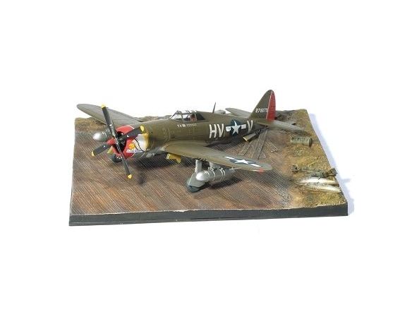 DRAGON WARBIRDS 50305 P-47D RAZORBACK 61ST FS 56TH LITTLE CHIEF Modellino