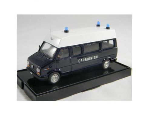 Giocher DF01PLC Ducato finestrato Passo lungo carabinieri +2 Personaggi 1:43