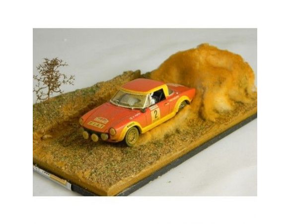 Miniminiera MW198 DIORAMA ESTORIL CON FIAT 124 1/43 Modellino