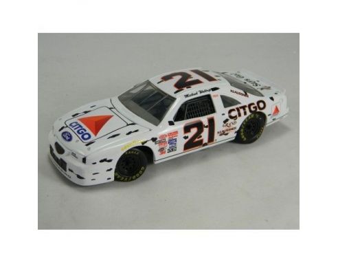 U.A.N. 3997 FORD THUNDERBIRD CITGO 1/24 Modellino