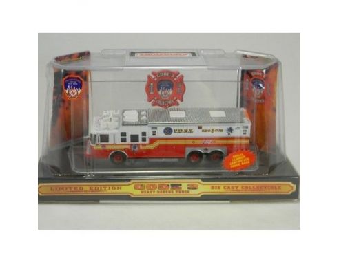 U.A.N. CO12701 CAMION POMPIERI SALSBURY FDNY 1/64 Modellino