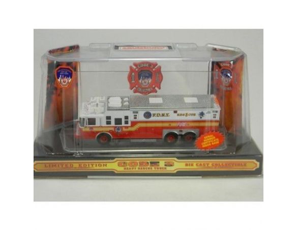 U.A.N. CO12701 CAMION POMPIERI SALSBURY FDNY 1/64 Modellino